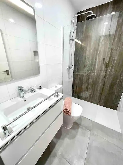 Weybeach 7 - New, Modern, Stylish, Fully Equipped La Santa Apartment