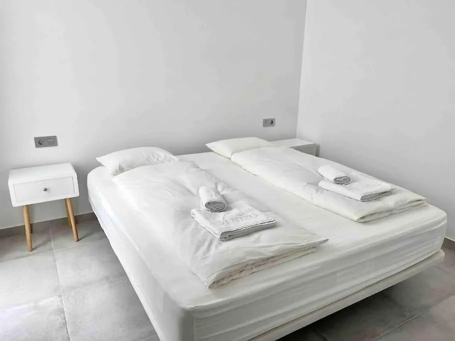 Weybeach 7 - New, Modern, Stylish, Fully Equipped La Santa 0*,  Spain